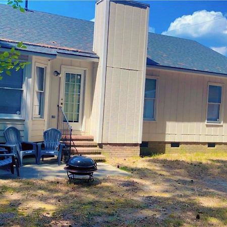 B1 Guest House Hope Mills Экстерьер фото