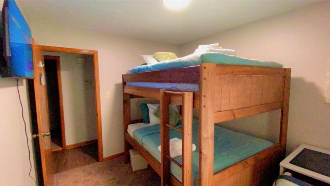 B1 Guest House Hope Mills Экстерьер фото