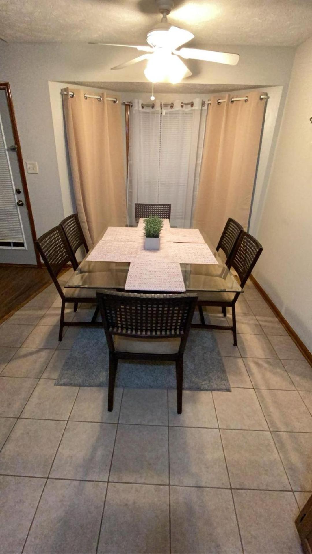 B1 Guest House Hope Mills Экстерьер фото